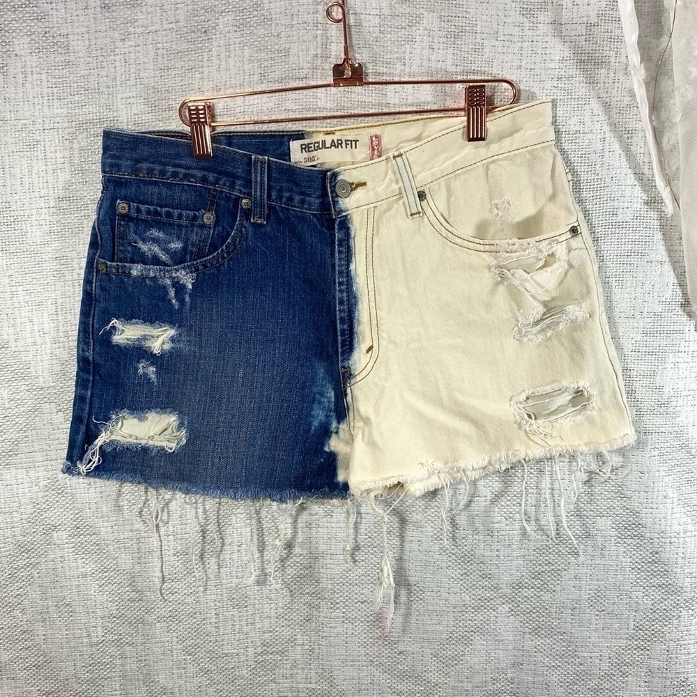 Vintage Levi's regular fit 505 colorblock distressed shorts size 32